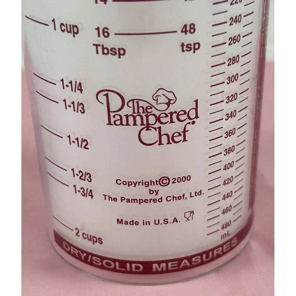 Pampered Chef 2 Cup Liquid Dry/Solid Adjustable Measuring Cup w/Spout **EUC**